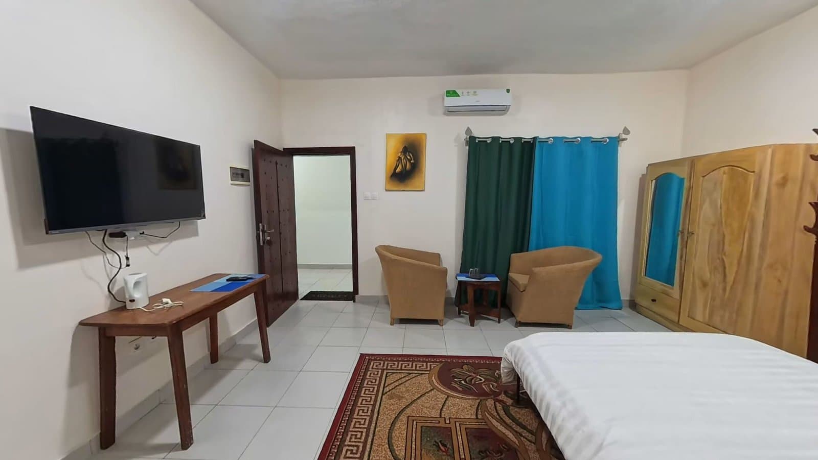 Captain Purunchi · Restaurant & Appartements meublés à Cotonou — Location courte durée, chambres, studios, suites - Photo 1