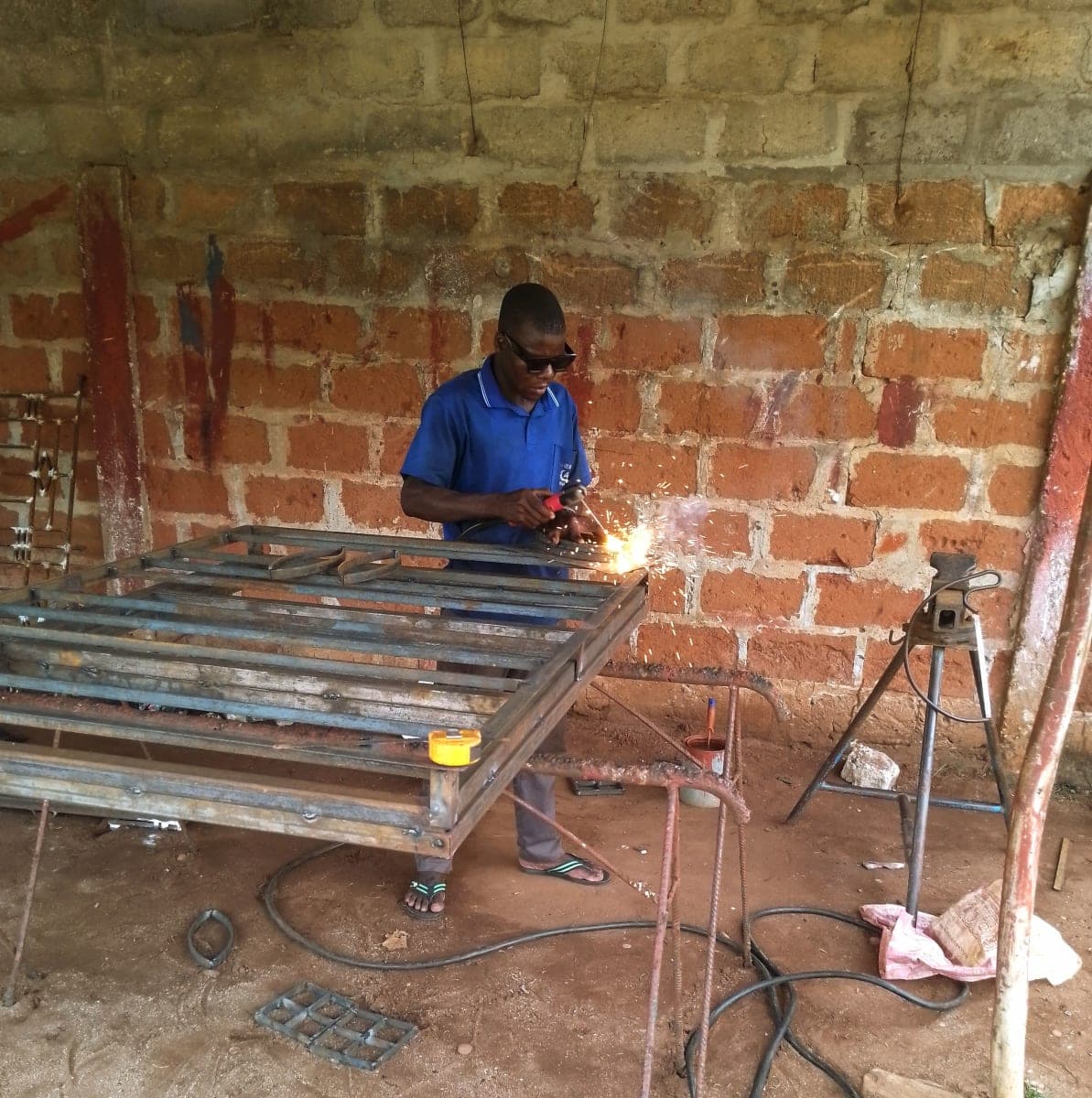 Moi c'est Ferdinand et je suis un jeune homme soudeur qui est à la recherche des clients à propos de mon travail de soudure +2290164565775